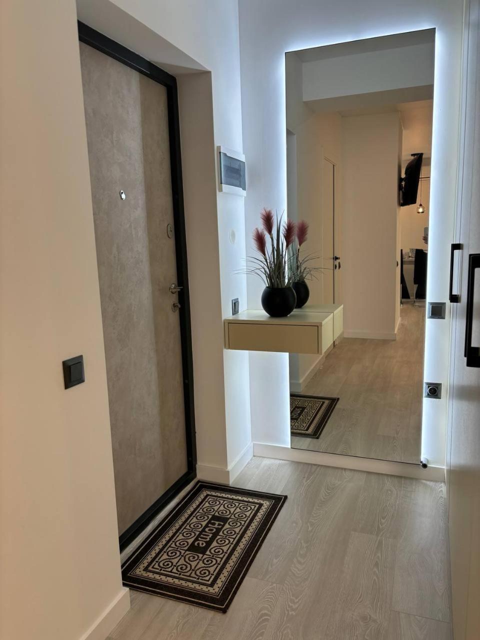 Апартаменти Класу Люкс В Жк Яровиця,1 Спальня ลุตสกาย ภายนอก รูปภาพ